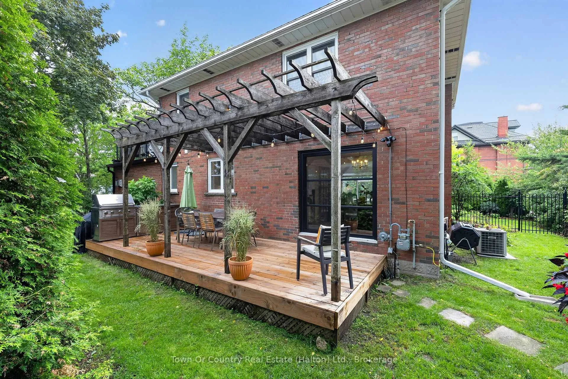Photo 44 of 36 Willow Street N, Halton Hills, Acton — HOMEH