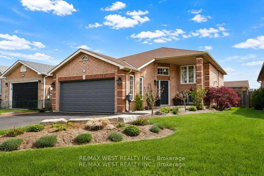 Photo 2 of 37 Kell Place, Barrie, Bayshore — HOMEH