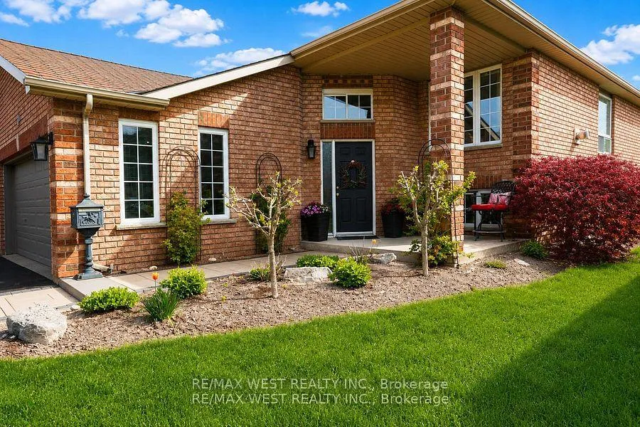 Photo 3 of 37 Kell Place, Barrie, Bayshore — HOMEH