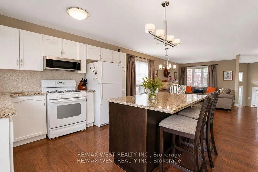 Photo 6 of 37 Kell Place, Barrie, Bayshore — HOMEH