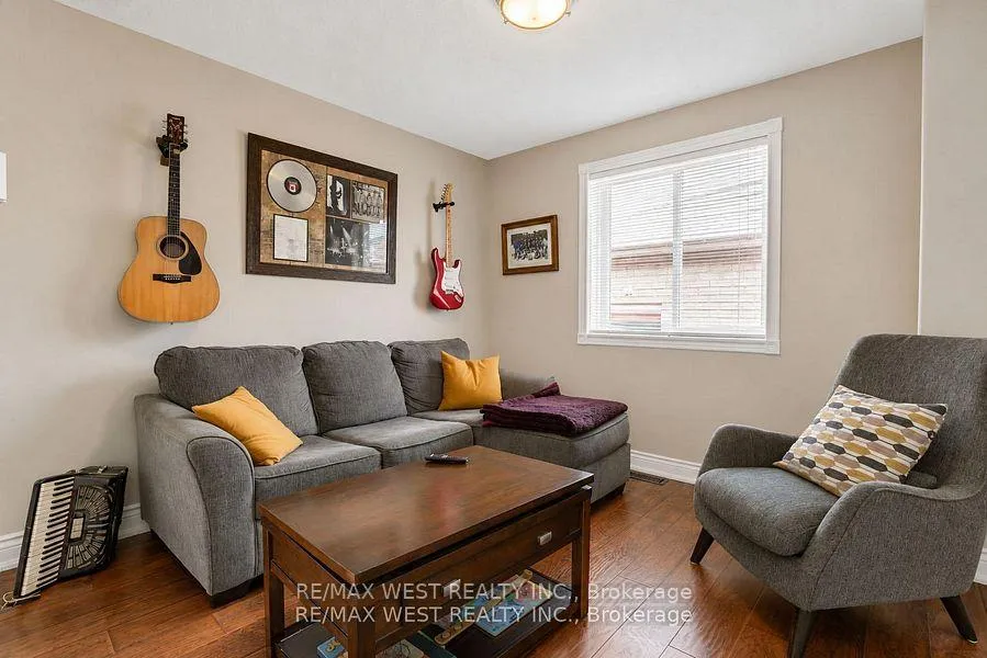Photo 8 of 37 Kell Place, Barrie, Bayshore — HOMEH