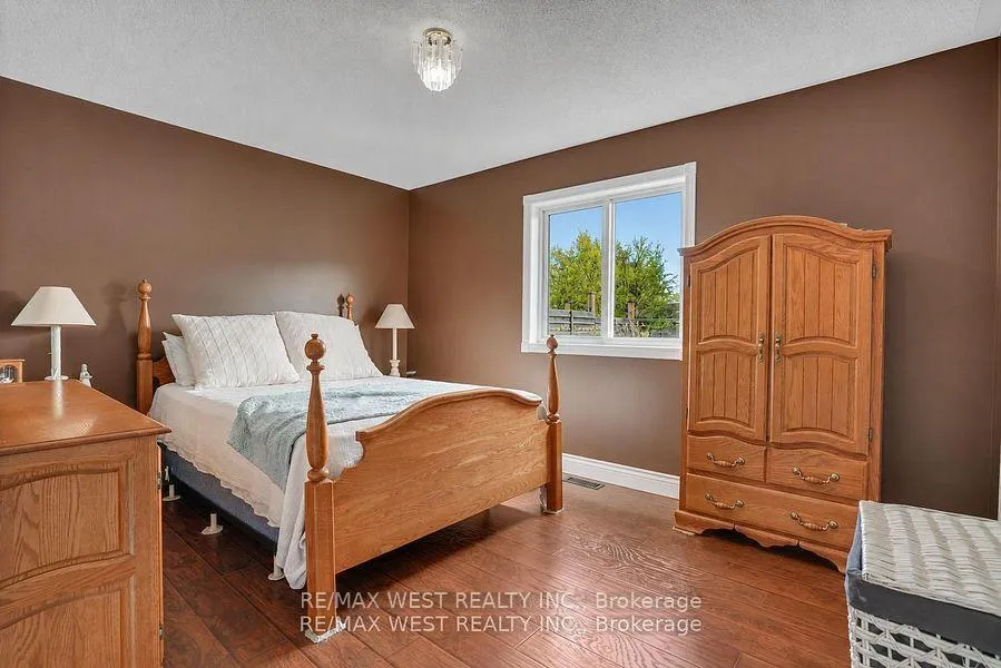 Photo 9 of 37 Kell Place, Barrie, Bayshore — HOMEH