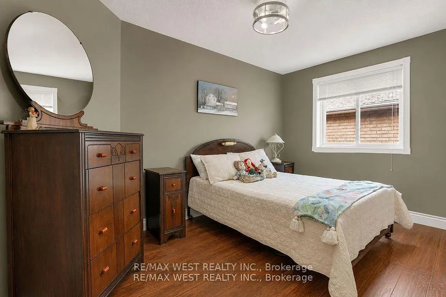 Photo 11 of 37 Kell Place, Barrie, Bayshore — HOMEH