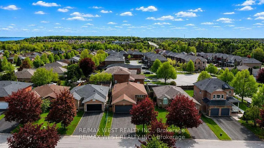 Photo 17 of 37 Kell Place, Barrie, Bayshore — HOMEH
