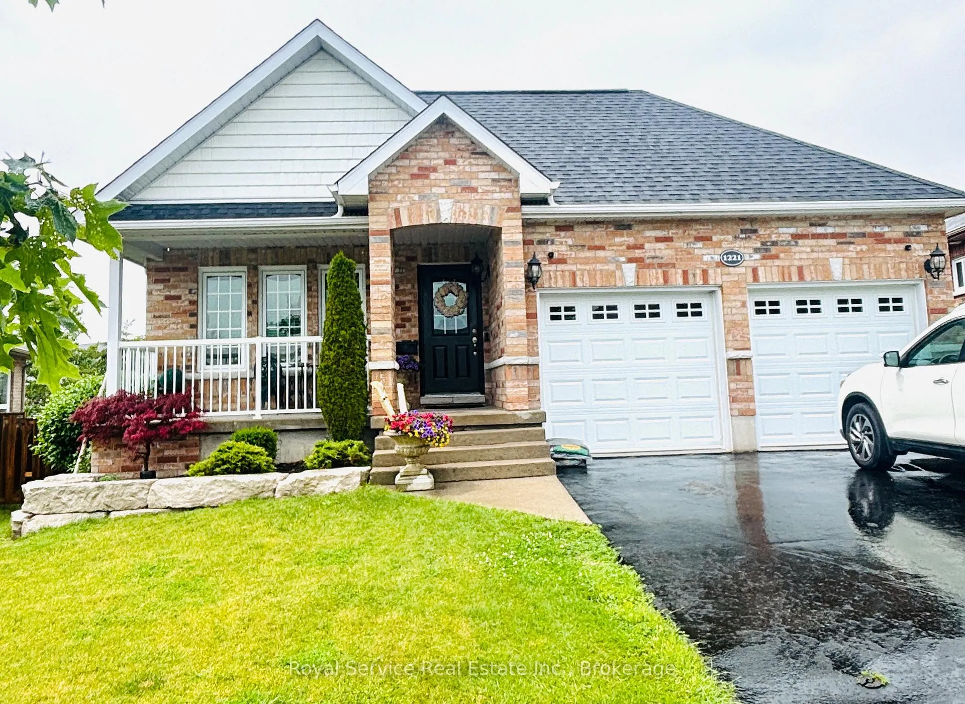 Front of 1221 Ashland Drive