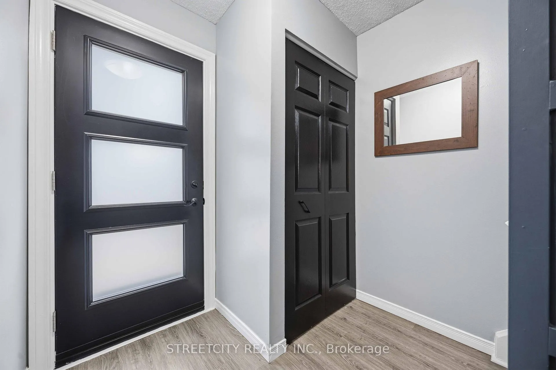 Photo 5 of 862 Montrose Street, Sarnia — HOMEH