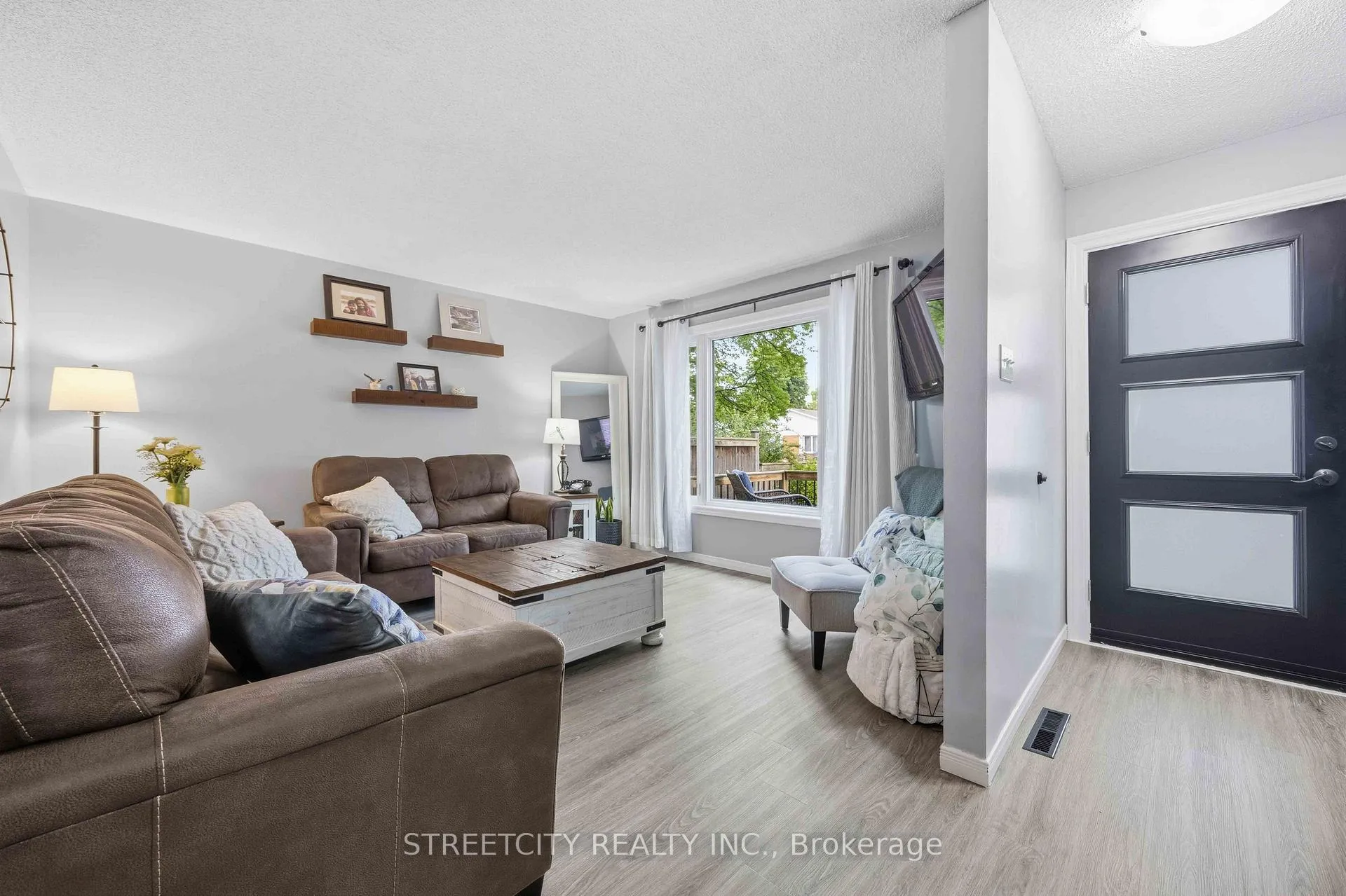 Photo 6 of 862 Montrose Street, Sarnia — HOMEH