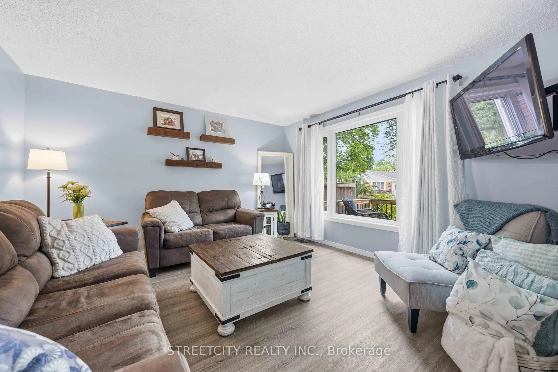 Photo 7 of 862 Montrose Street, Sarnia — HOMEH