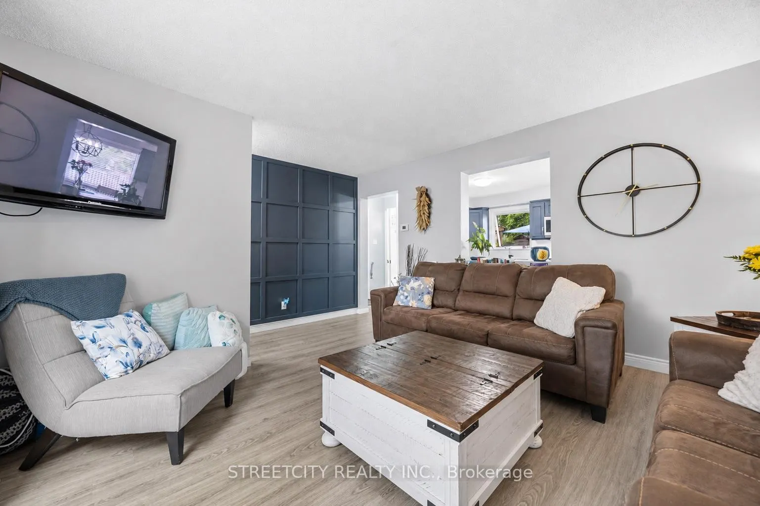 Photo 8 of 862 Montrose Street, Sarnia — HOMEH