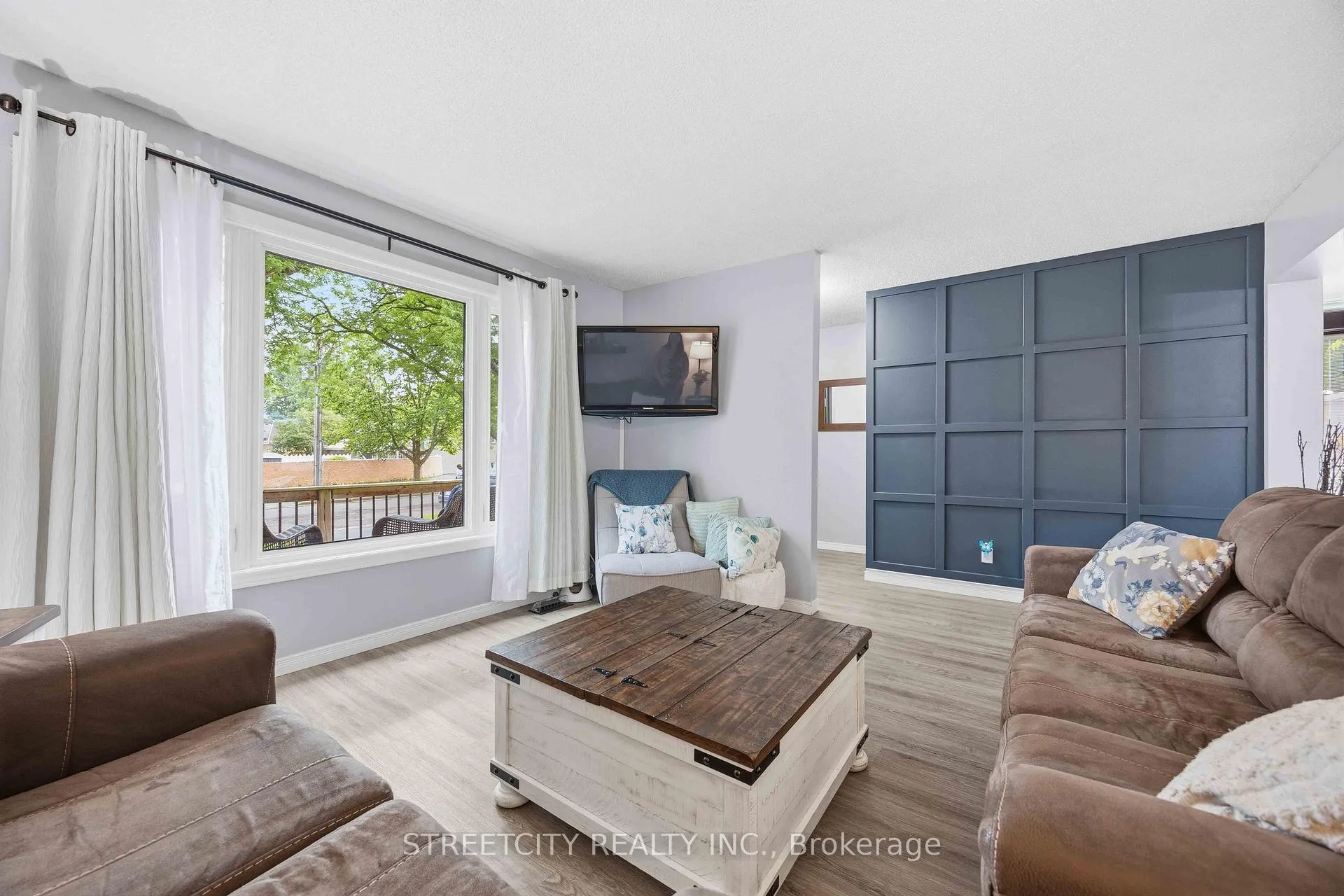 Photo 10 of 862 Montrose Street, Sarnia — HOMEH