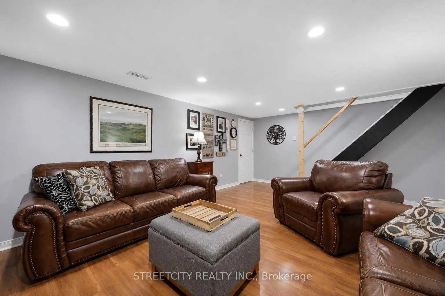 Photo 17 of 862 Montrose Street, Sarnia — HOMEH