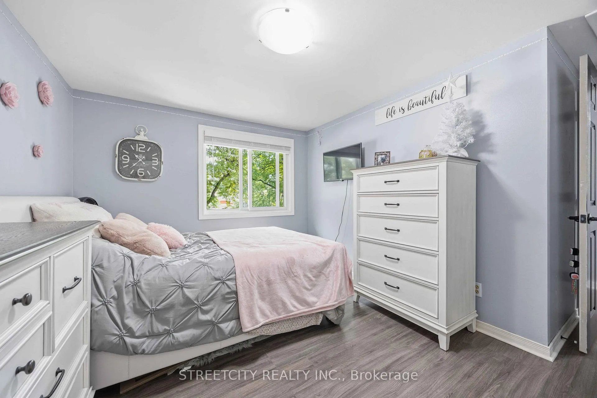 Photo 27 of 862 Montrose Street, Sarnia — HOMEH