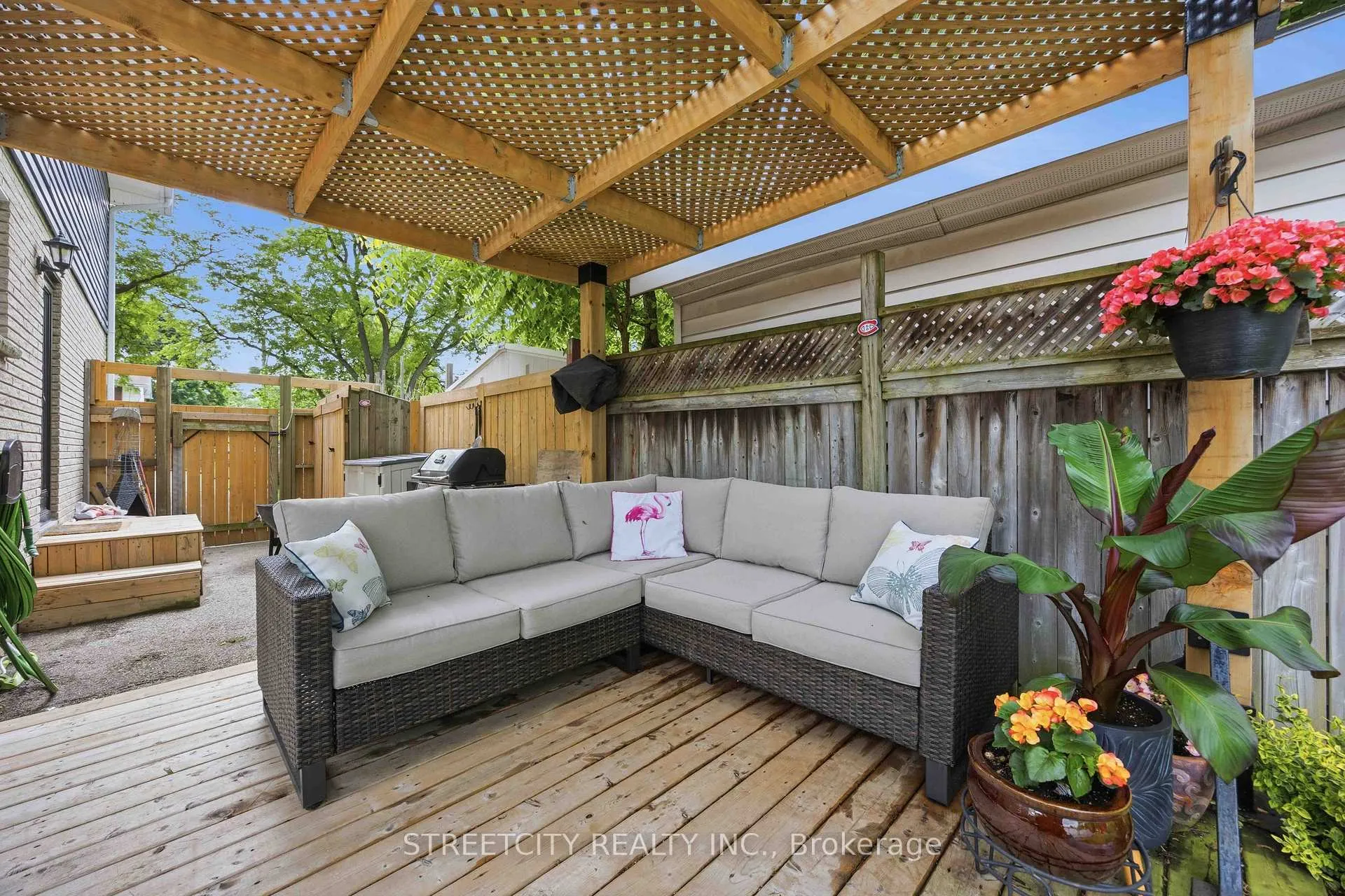 Photo 34 of 862 Montrose Street, Sarnia — HOMEH