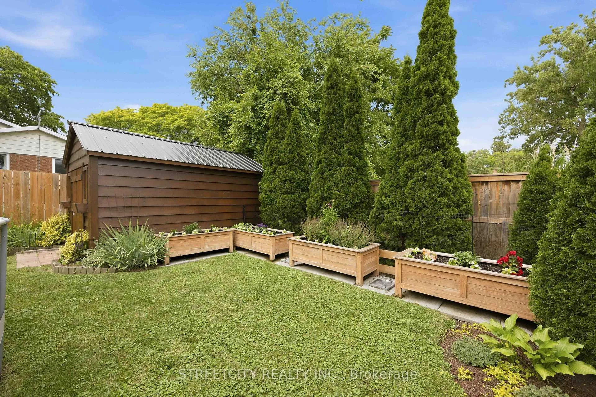 Photo 40 of 862 Montrose Street, Sarnia — HOMEH