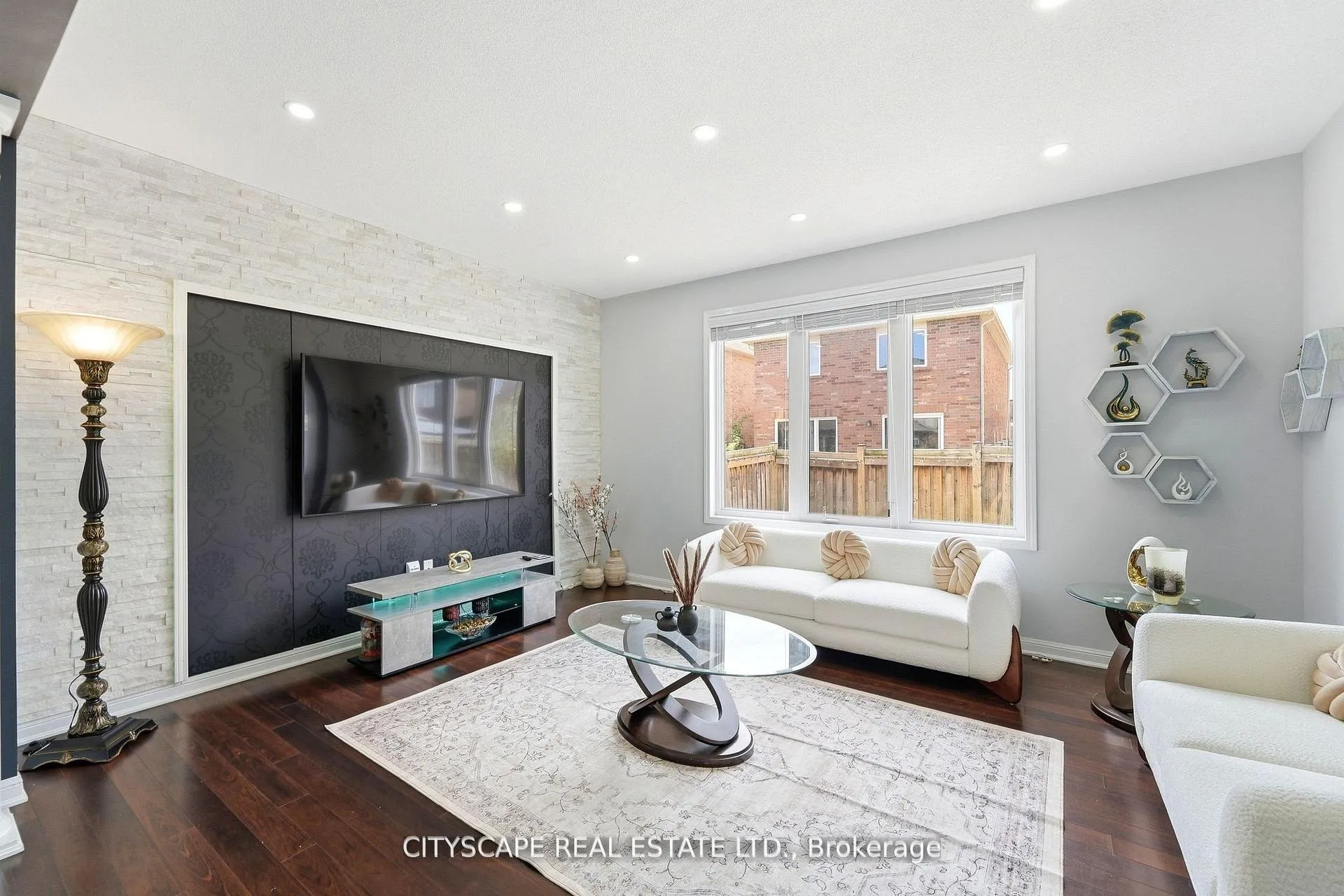 Photo 8 of 305 Gleave Terrace, Milton, Harrison — HOMEH