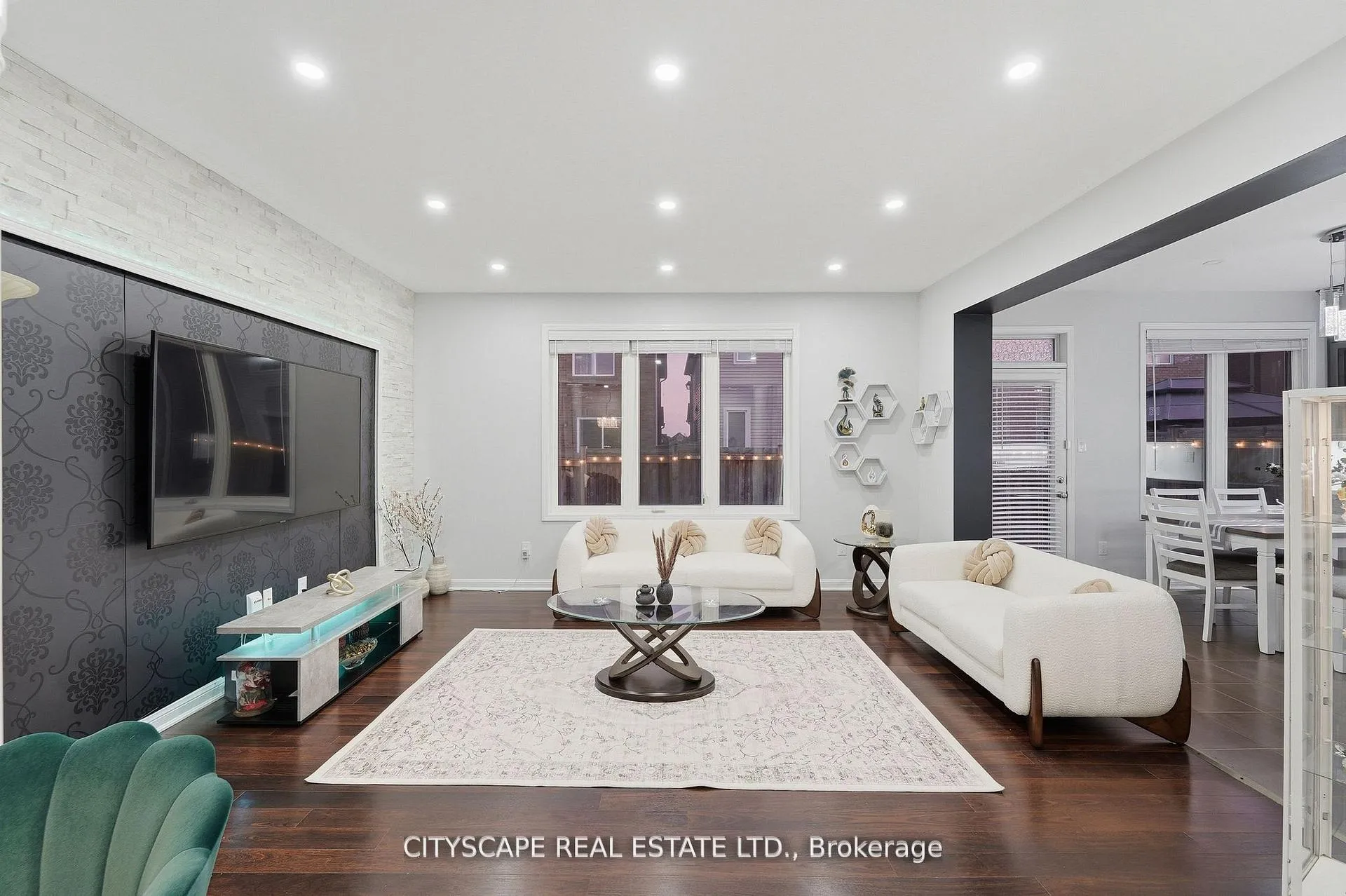 Photo 11 of 305 Gleave Terrace, Milton, Harrison — HOMEH
