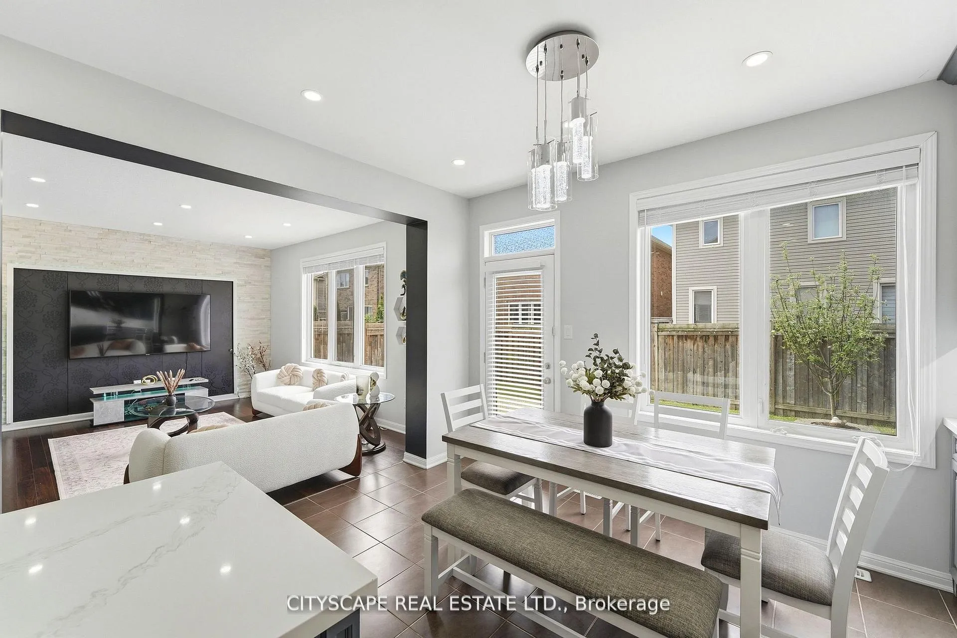 Photo 17 of 305 Gleave Terrace, Milton, Harrison — HOMEH