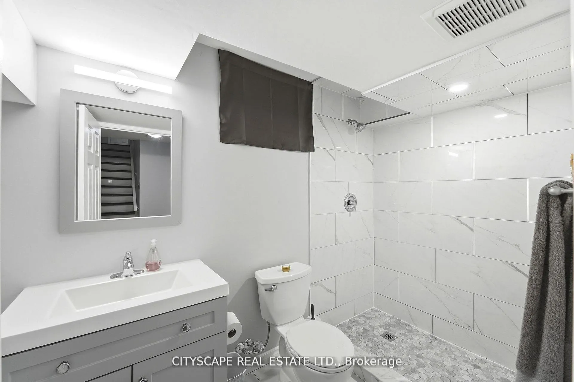 Photo 33 of 305 Gleave Terrace, Milton, Harrison — HOMEH
