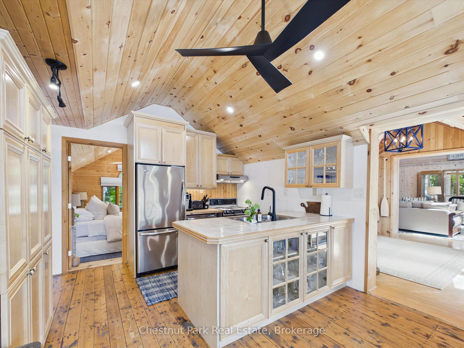 Photo 15 of 51 Taylor Island, Gravenhurst, Muskoka (S) — HOMEH