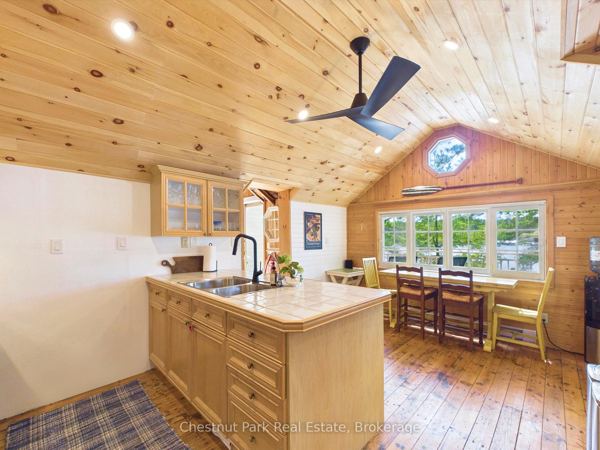 Photo 16 of 51 Taylor Island, Gravenhurst, Muskoka (S) — HOMEH