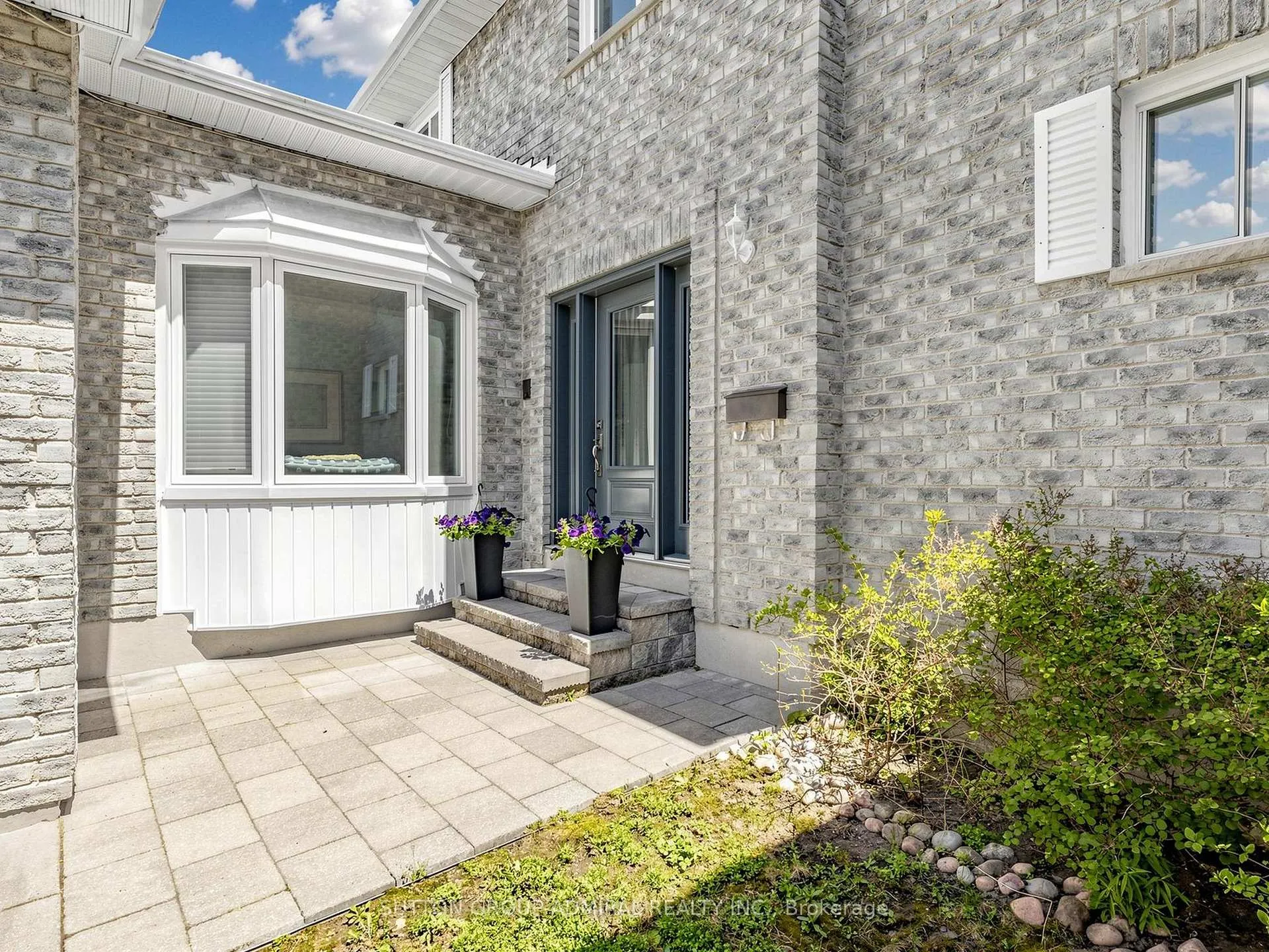 Photo 2 of 20 Esther Crescent, Vaughan, Crestwood-Springfarm-Yorkhill — HOMEH