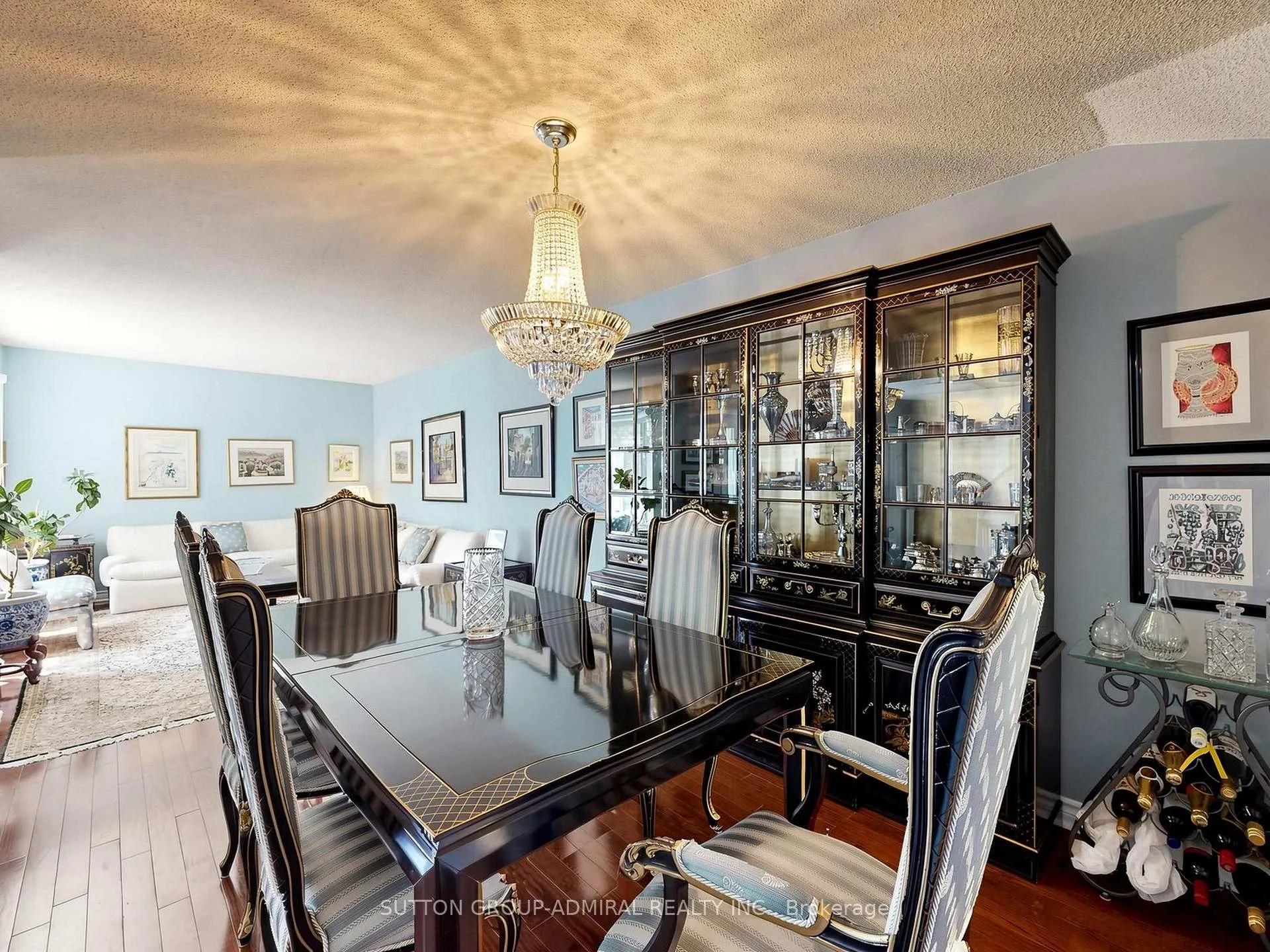 Photo 7 of 20 Esther Crescent, Vaughan, Crestwood-Springfarm-Yorkhill — HOMEH