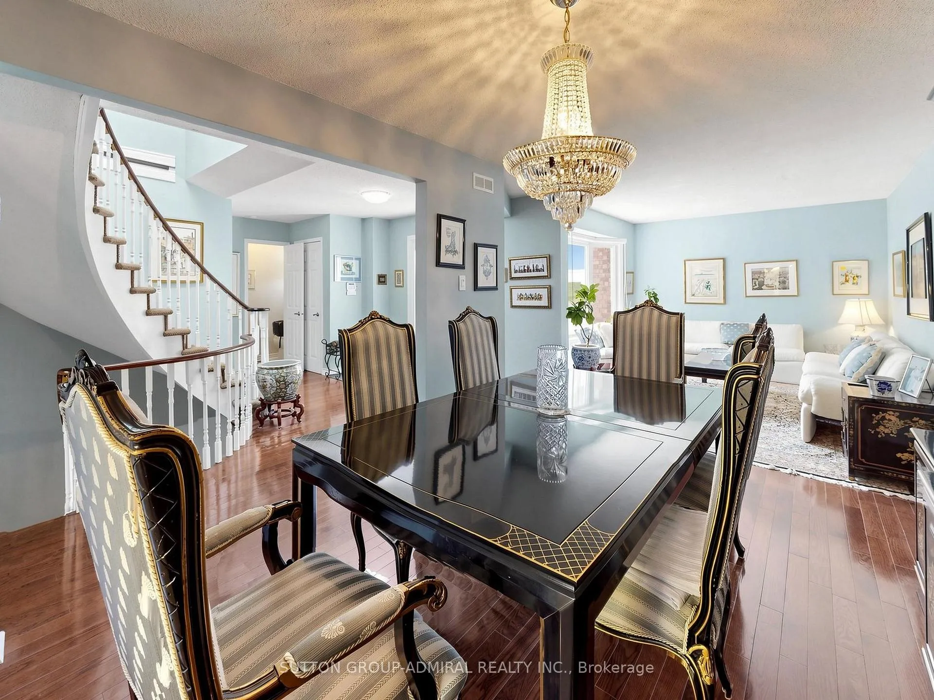 Photo 9 of 20 Esther Crescent, Vaughan, Crestwood-Springfarm-Yorkhill — HOMEH