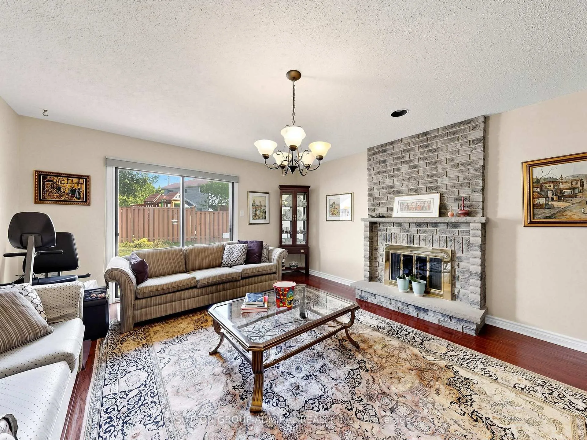 Photo 10 of 20 Esther Crescent, Vaughan, Crestwood-Springfarm-Yorkhill — HOMEH