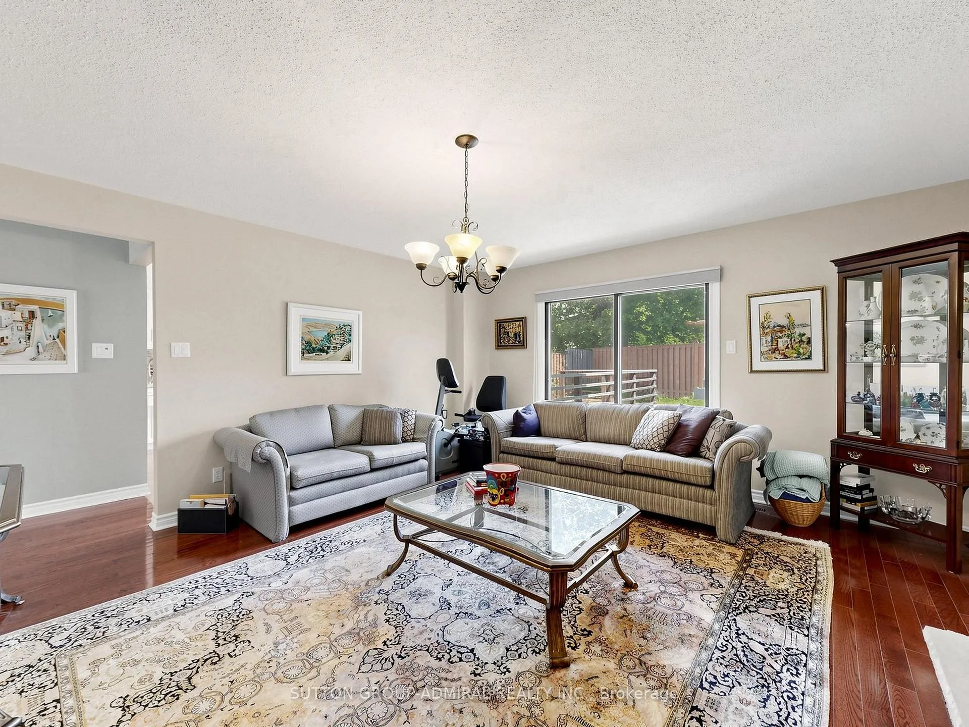 Photo 11 of 20 Esther Crescent, Vaughan, Crestwood-Springfarm-Yorkhill — HOMEH