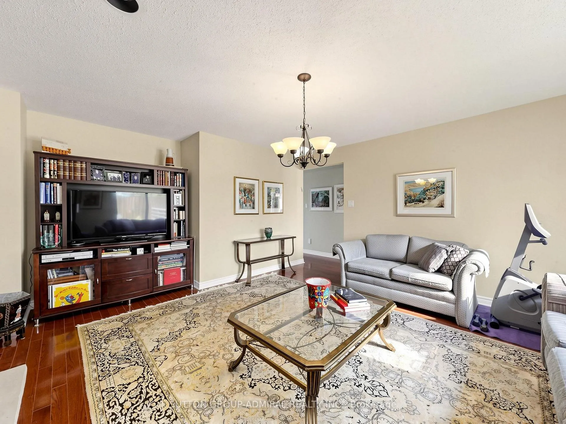 Photo 12 of 20 Esther Crescent, Vaughan, Crestwood-Springfarm-Yorkhill — HOMEH