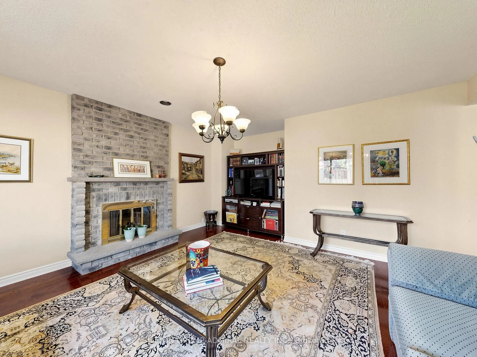 Photo 13 of 20 Esther Crescent, Vaughan, Crestwood-Springfarm-Yorkhill — HOMEH