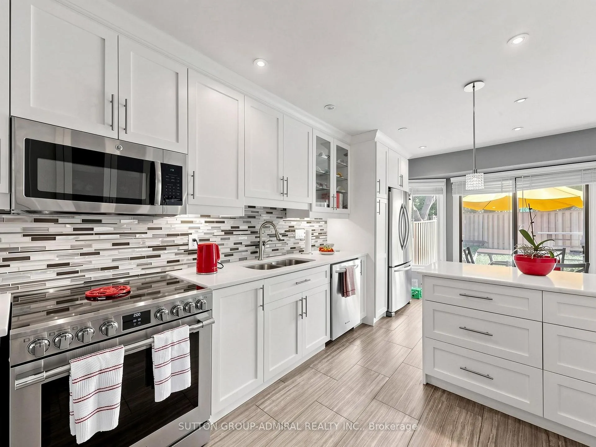 Photo 14 of 20 Esther Crescent, Vaughan, Crestwood-Springfarm-Yorkhill — HOMEH