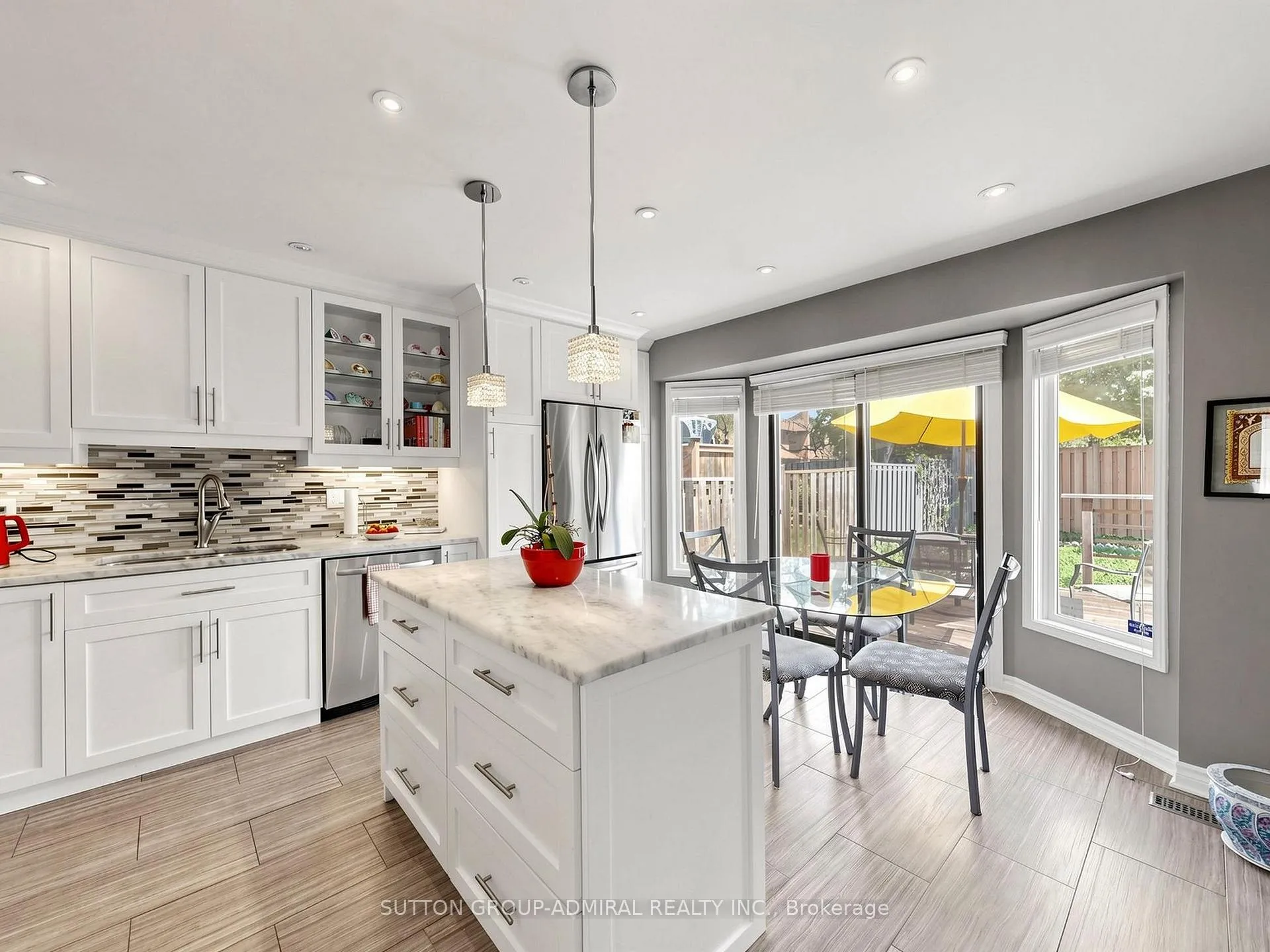 Photo 15 of 20 Esther Crescent, Vaughan, Crestwood-Springfarm-Yorkhill — HOMEH