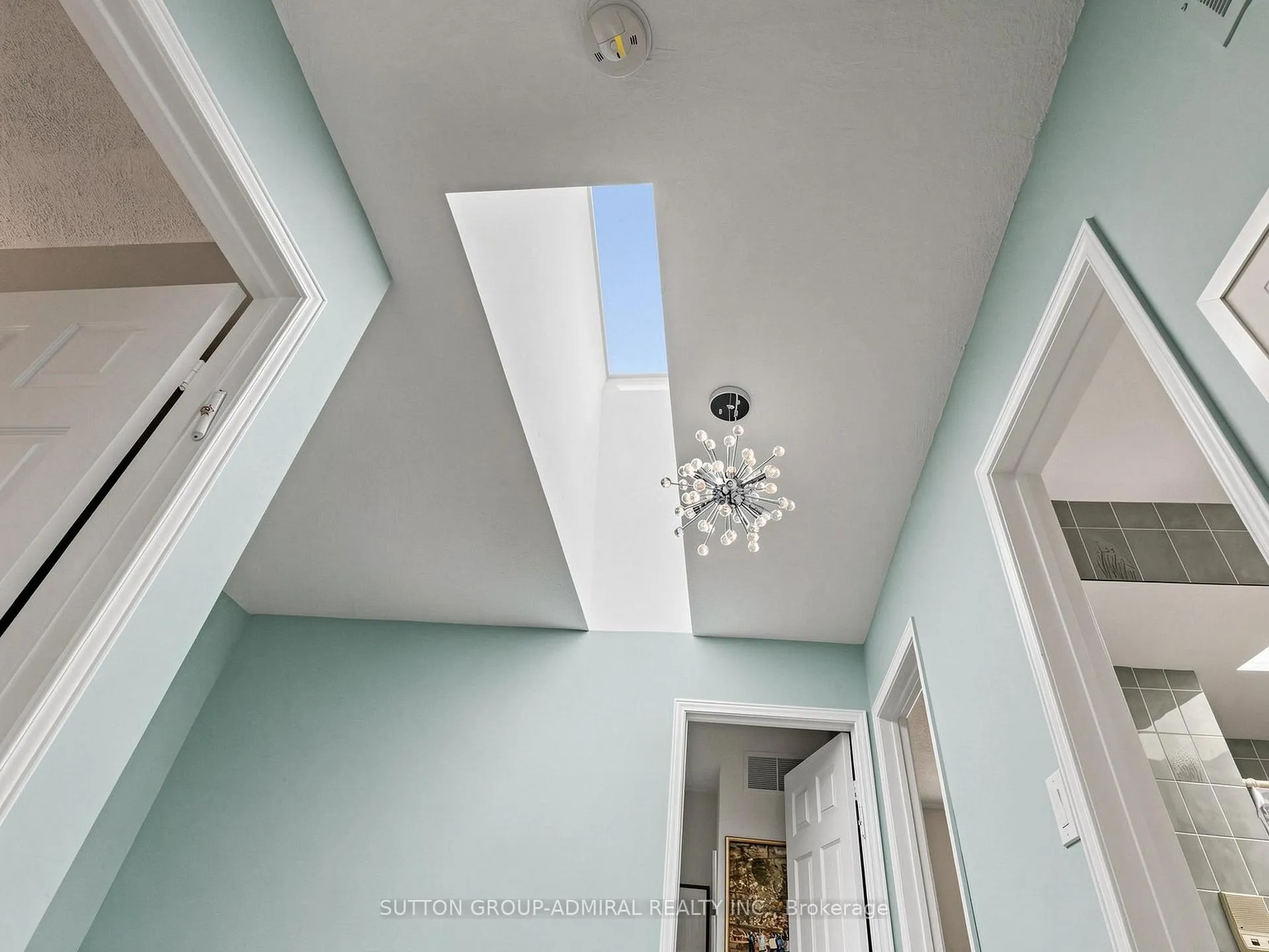 Photo 23 of 20 Esther Crescent, Vaughan, Crestwood-Springfarm-Yorkhill — HOMEH