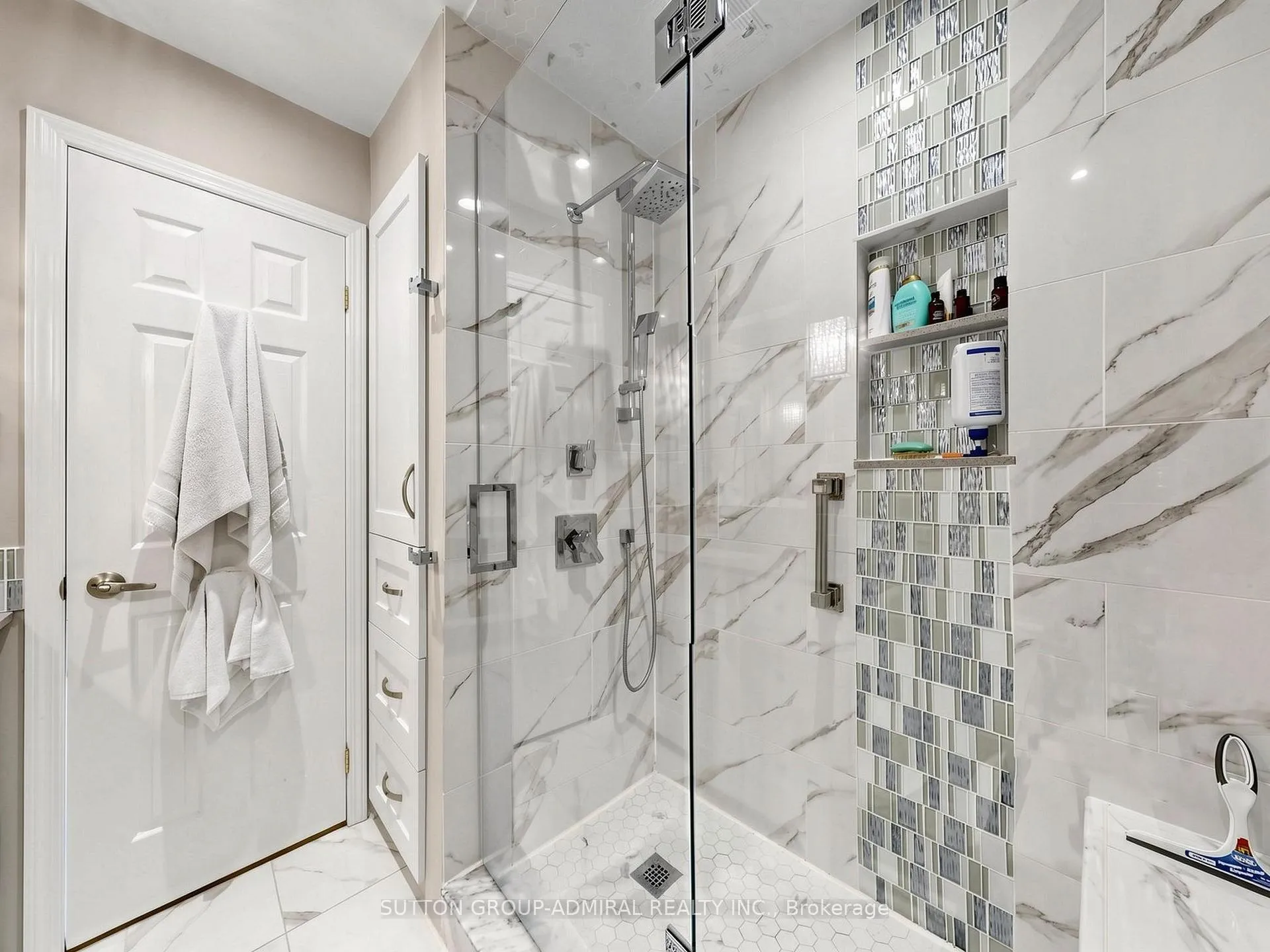 Photo 28 of 20 Esther Crescent, Vaughan, Crestwood-Springfarm-Yorkhill — HOMEH
