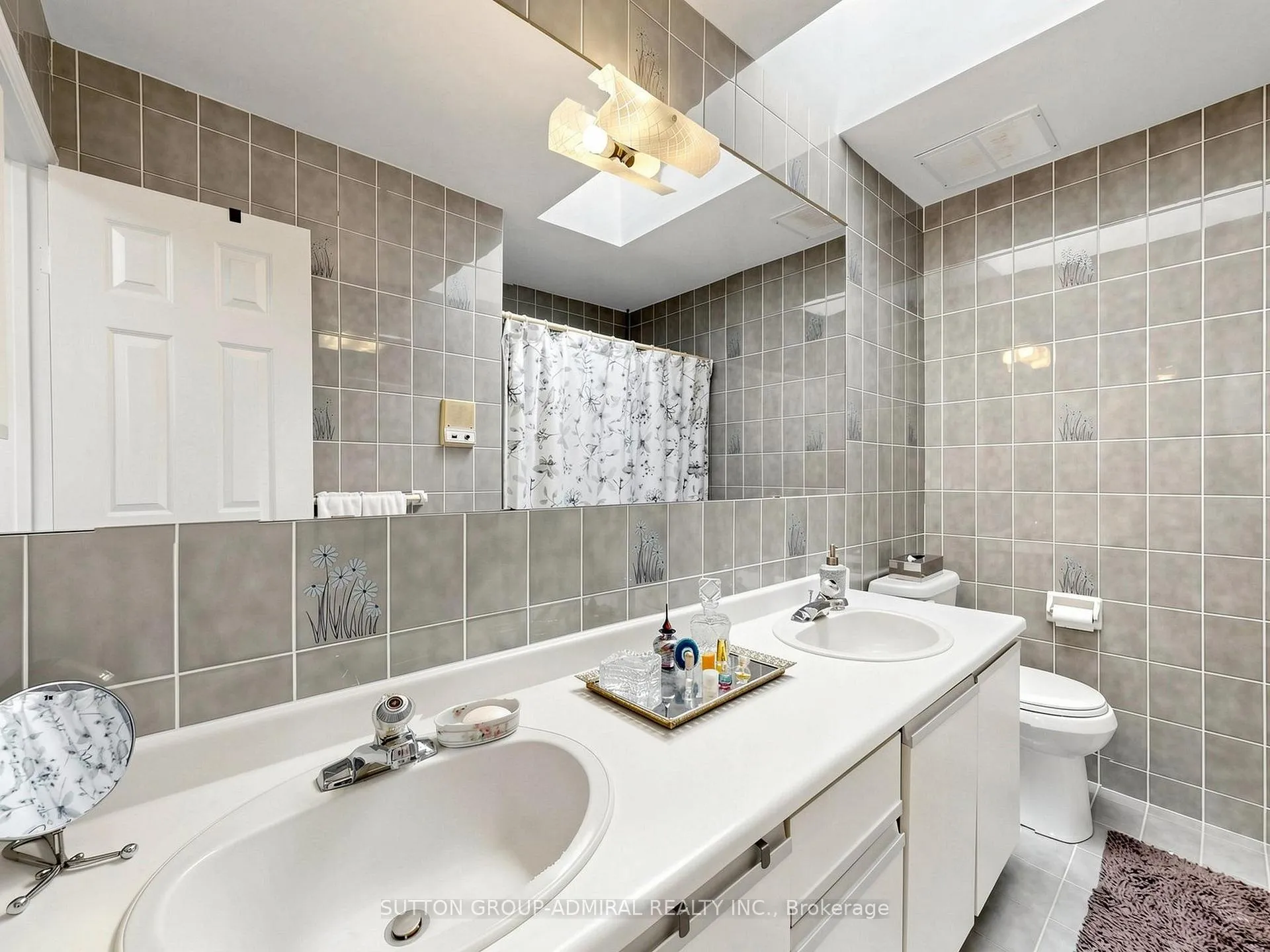 Photo 32 of 20 Esther Crescent, Vaughan, Crestwood-Springfarm-Yorkhill — HOMEH