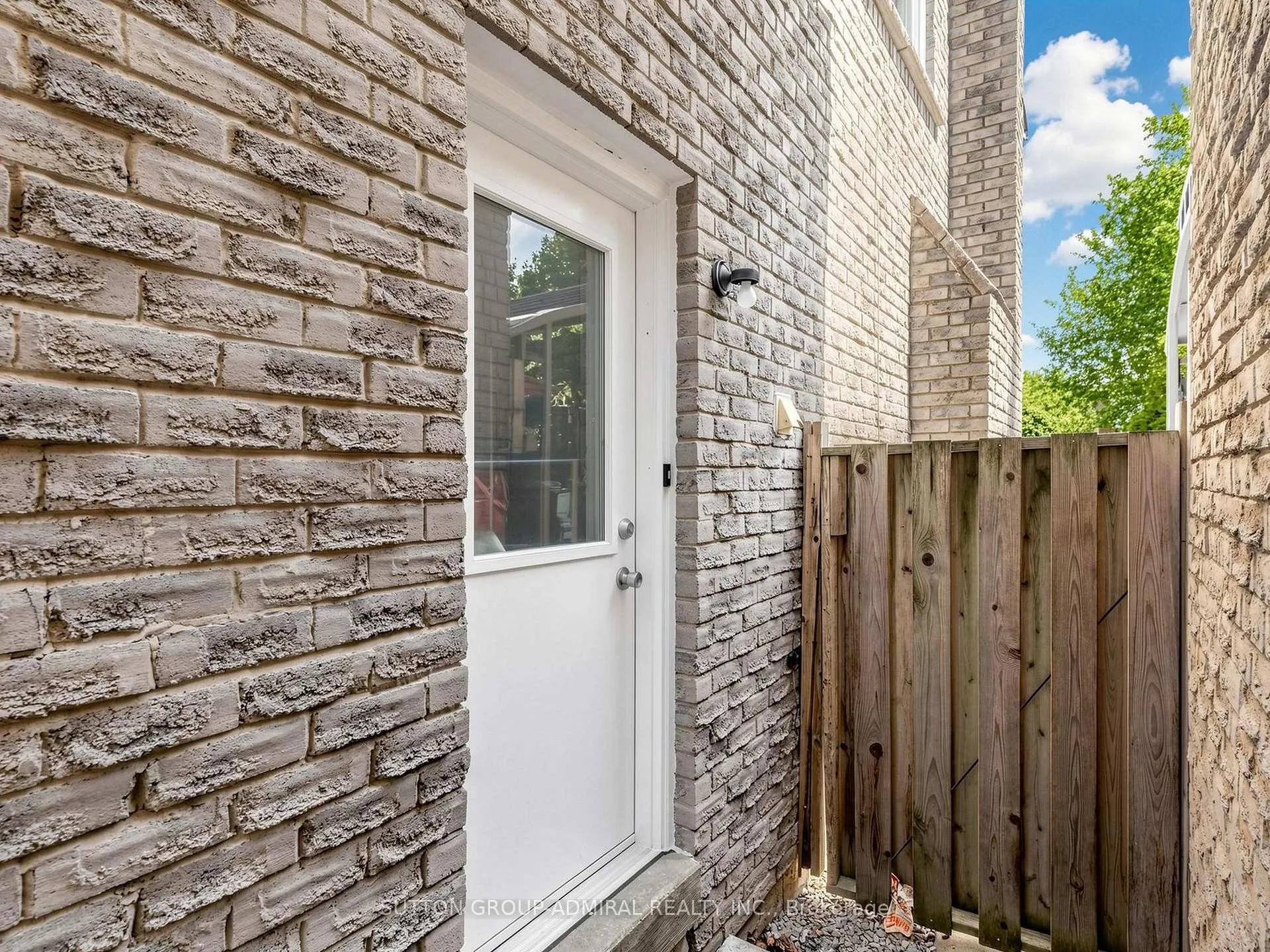 Photo 33 of 20 Esther Crescent, Vaughan, Crestwood-Springfarm-Yorkhill — HOMEH