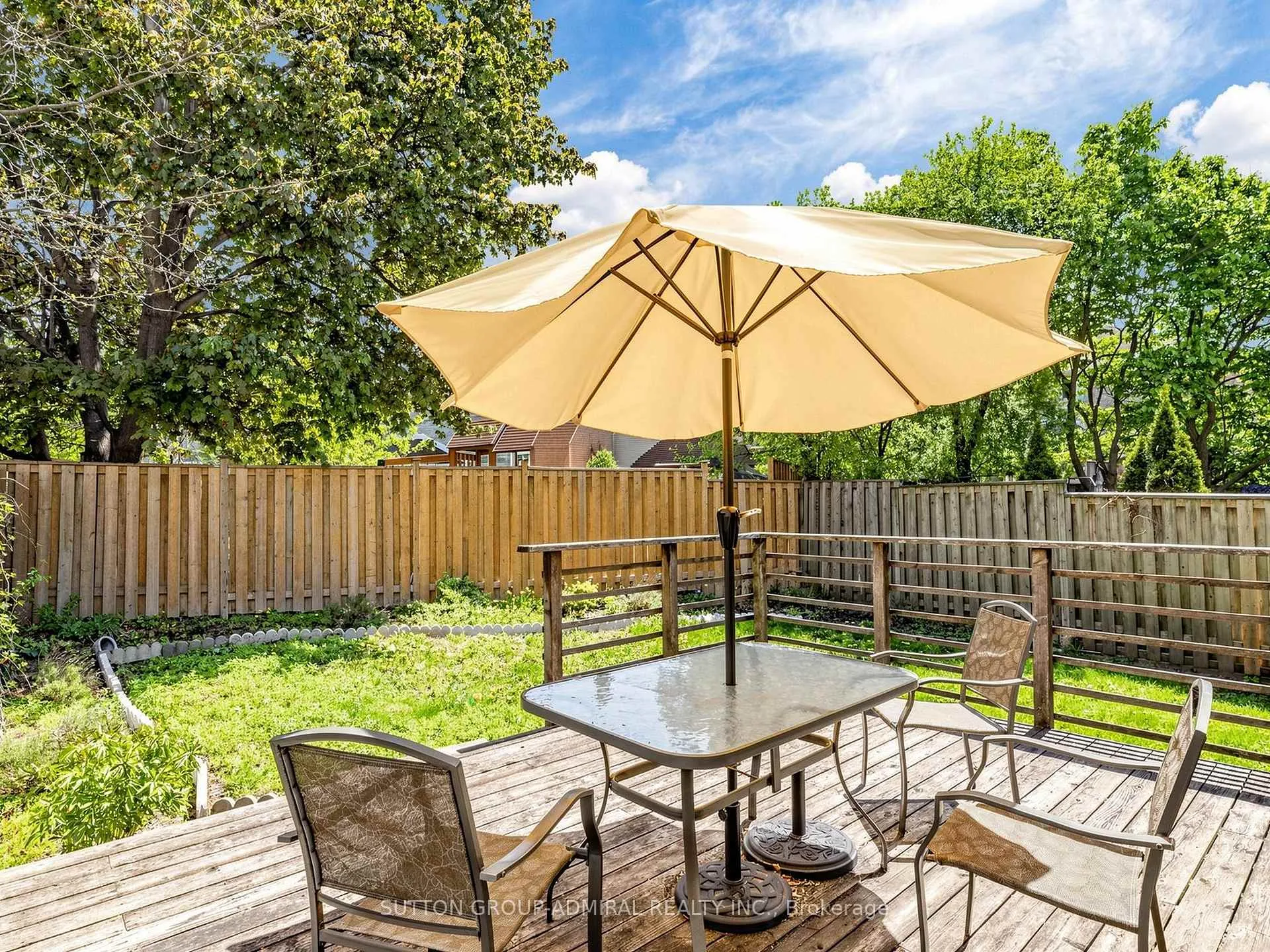Photo 34 of 20 Esther Crescent, Vaughan, Crestwood-Springfarm-Yorkhill — HOMEH