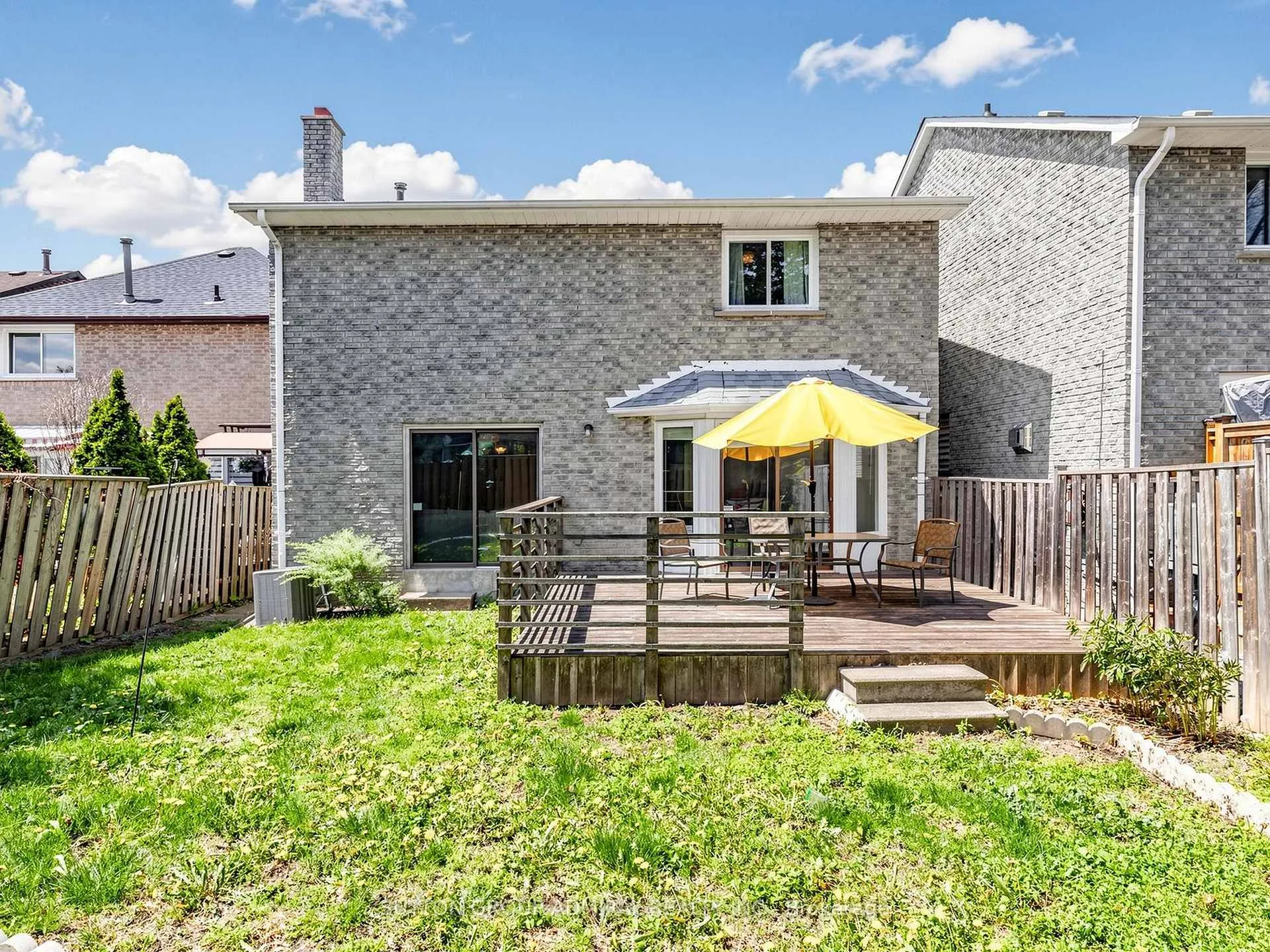 Photo 35 of 20 Esther Crescent, Vaughan, Crestwood-Springfarm-Yorkhill — HOMEH