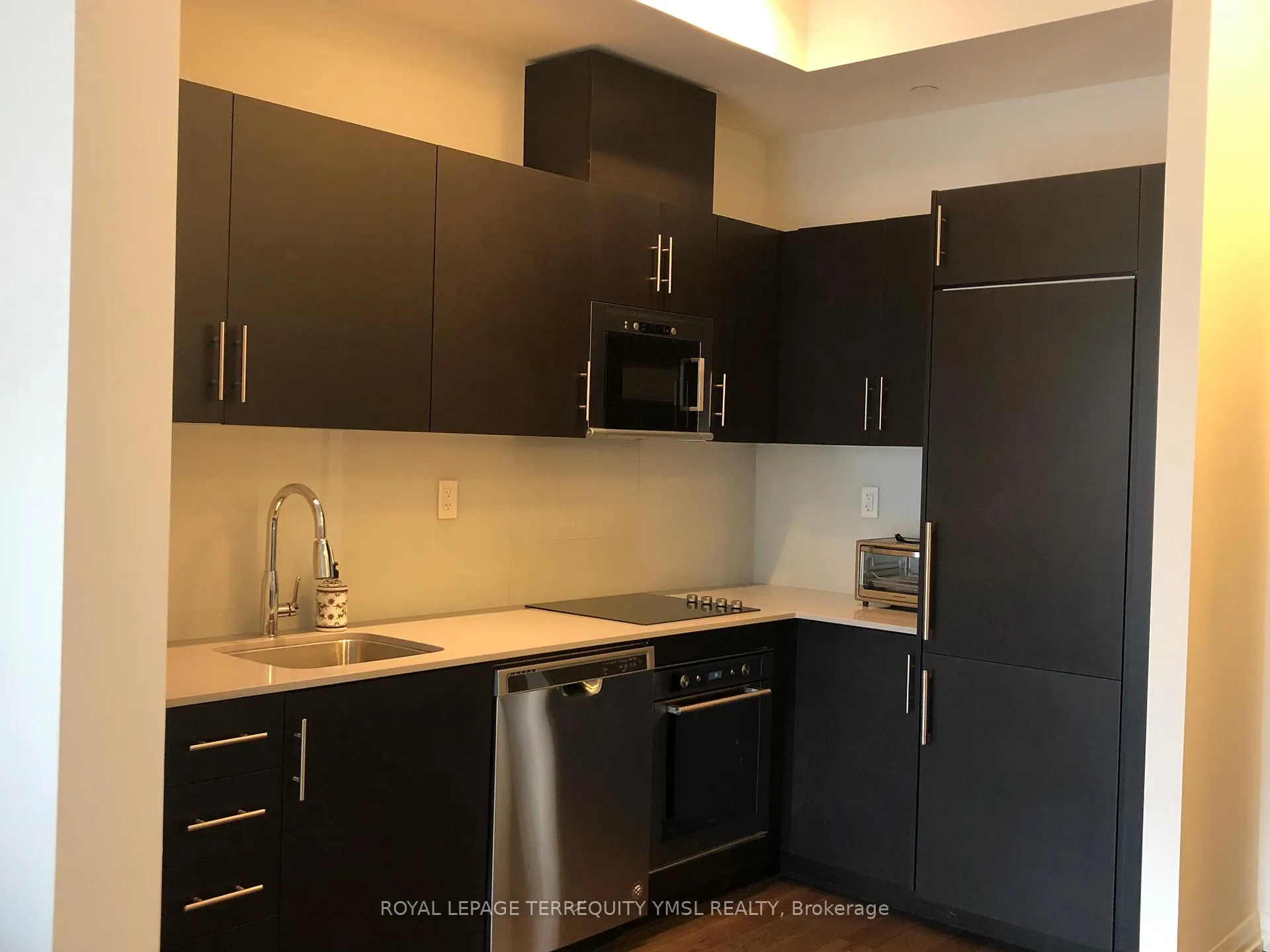 Photo 3 of Unit 911, 460 Adelaide Street E, Toronto, Moss Park — HOMEH