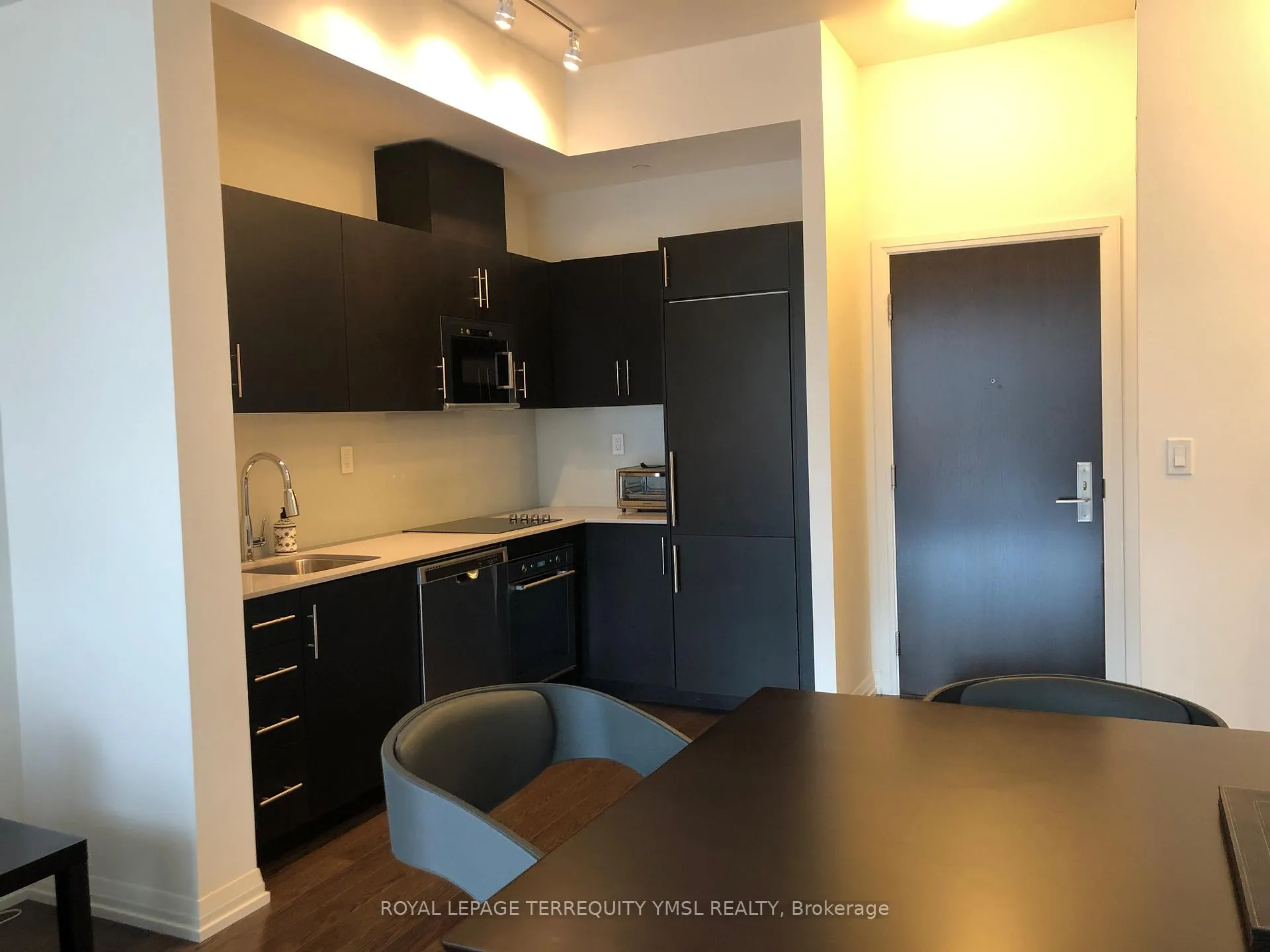 Photo 4 of Unit 911, 460 Adelaide Street E, Toronto, Moss Park — HOMEH