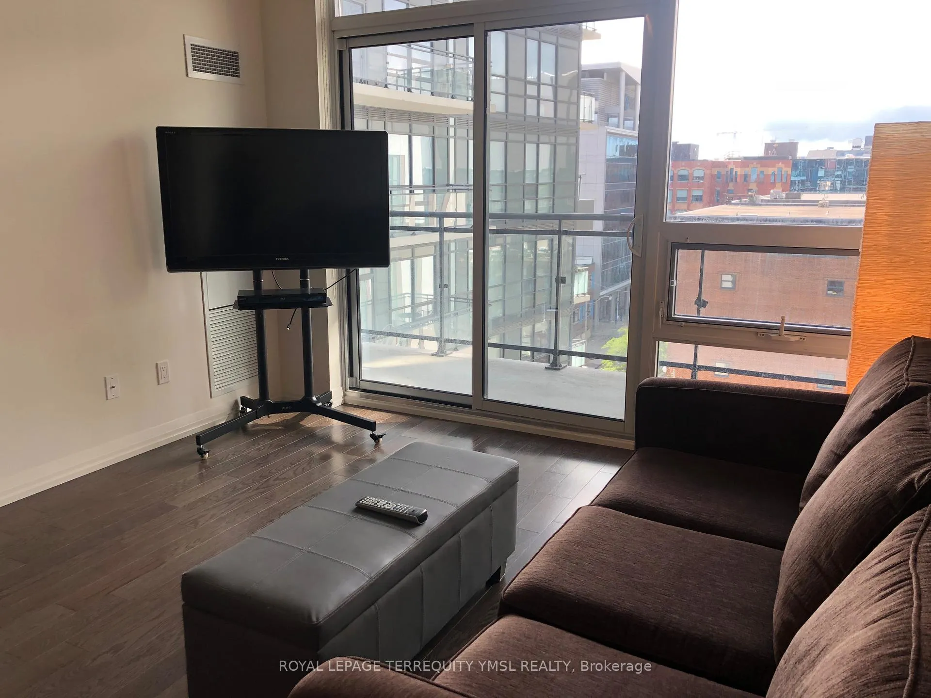 Photo 8 of Unit 911, 460 Adelaide Street E, Toronto, Moss Park — HOMEH