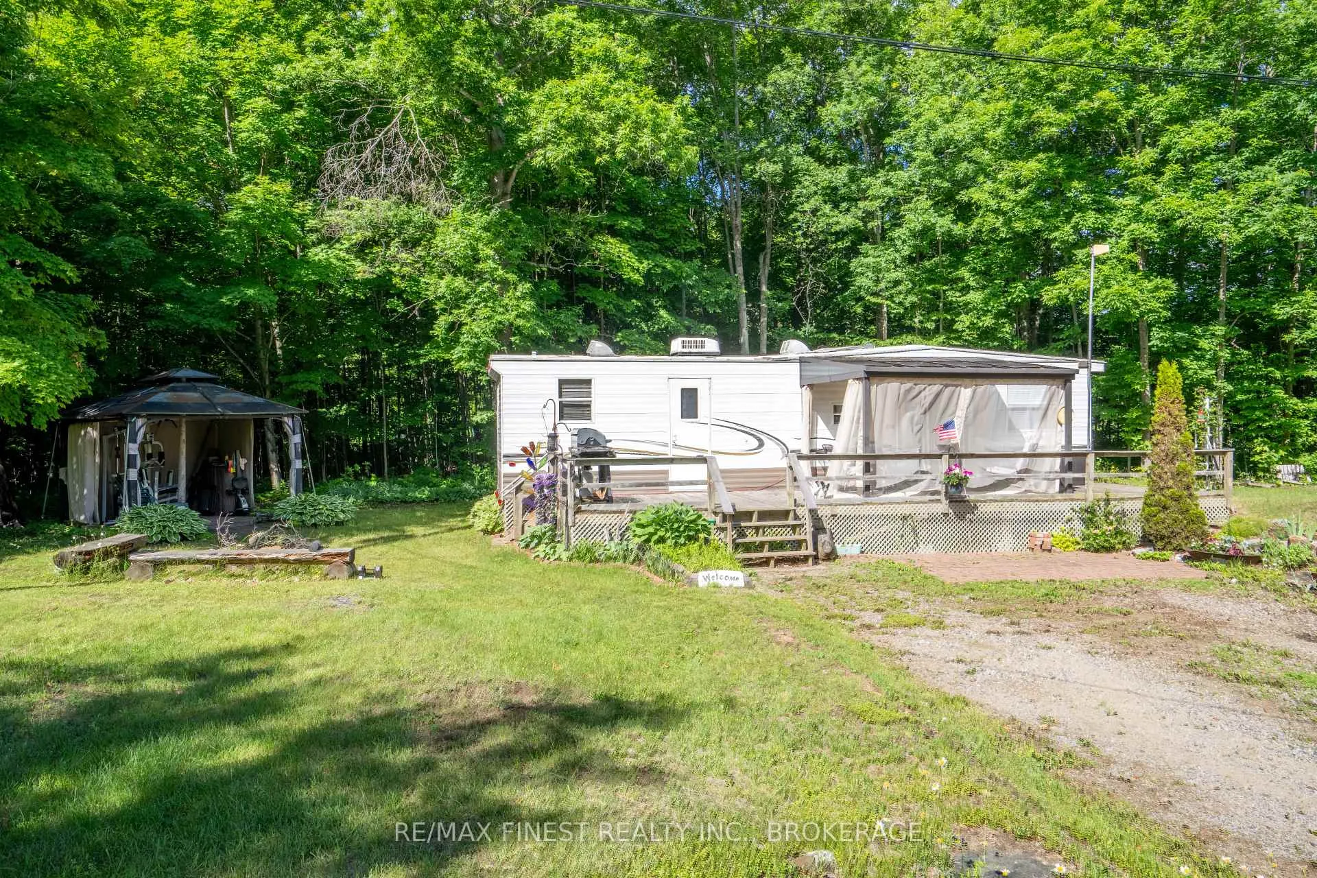 Photo 2 of 1059 Northview Lane, Frontenac, Frontenac Centre — HOMEH