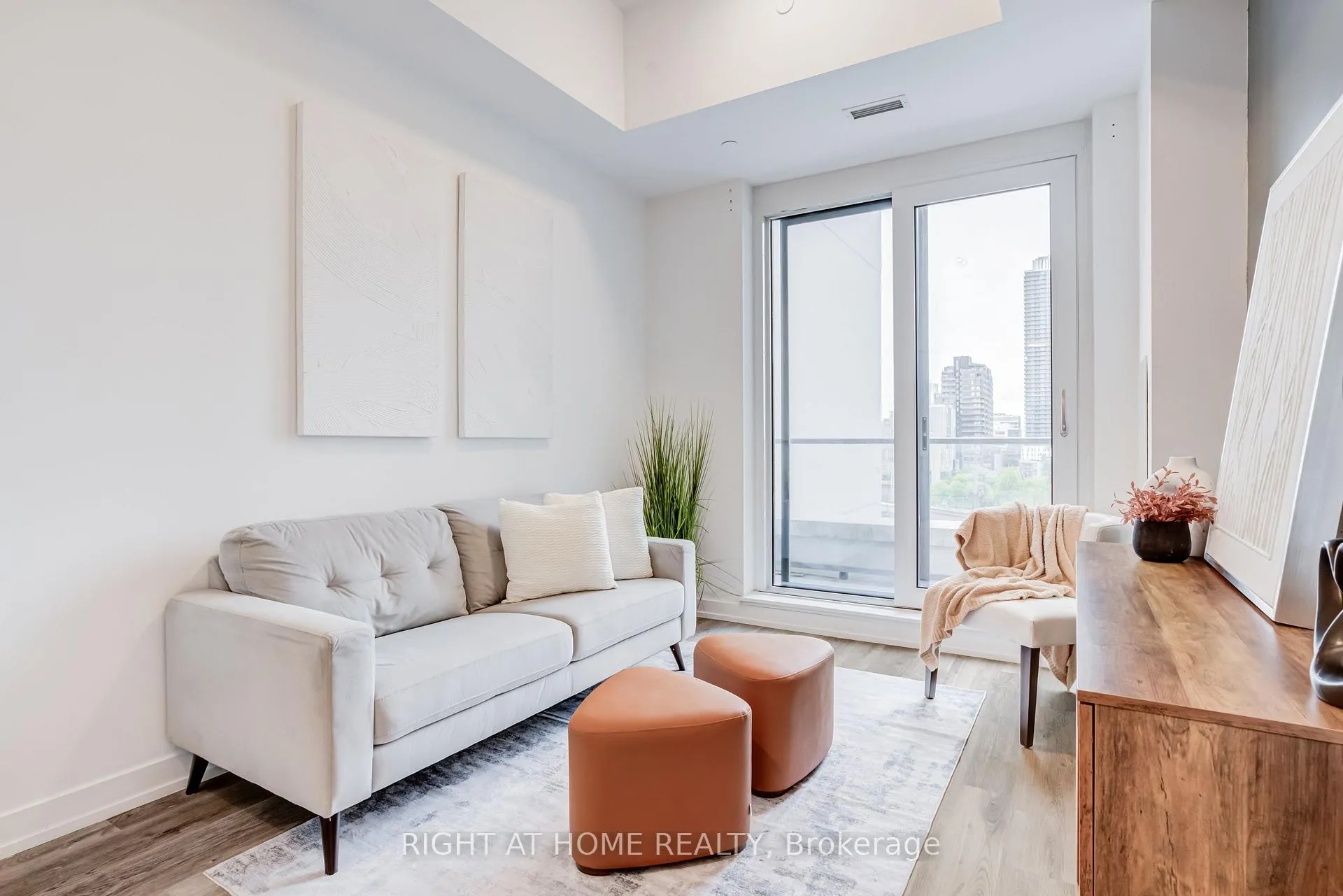 Front of Unit 301, 15 Wellington Street S