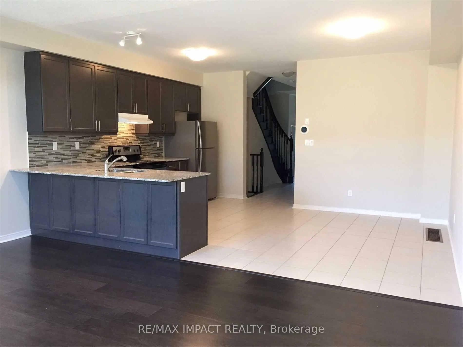 Photo 5 of 20 Rimrock Crescent, Whitby, Williamsburg — HOMEH