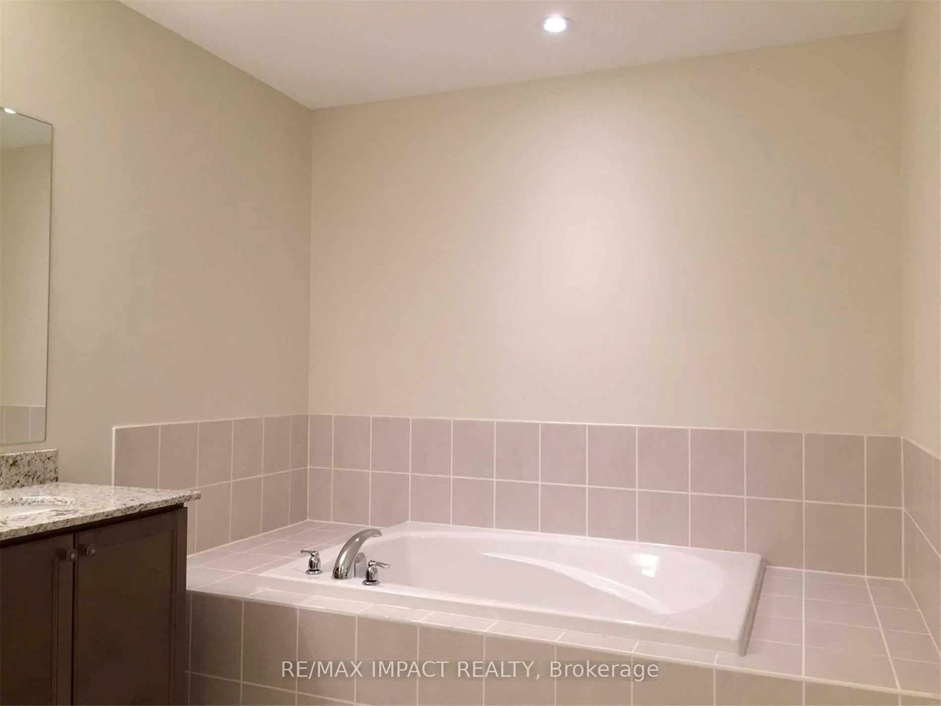 Photo 12 of 20 Rimrock Crescent, Whitby, Williamsburg — HOMEH