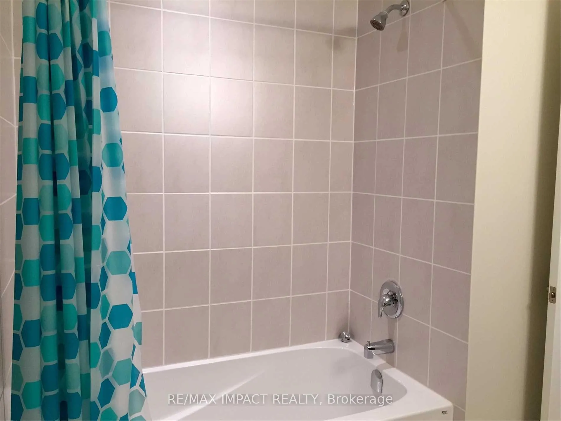 Photo 18 of 20 Rimrock Crescent, Whitby, Williamsburg — HOMEH