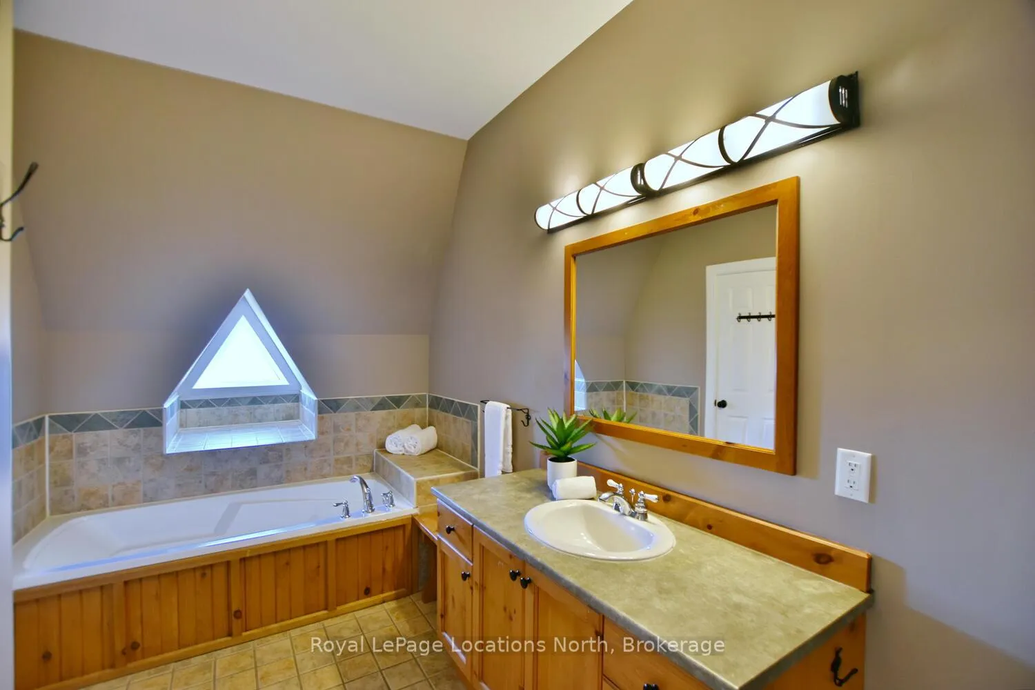 Photo 38 of Unit 223, 170 Snowbridge Way, Blue Mountains — HOMEH