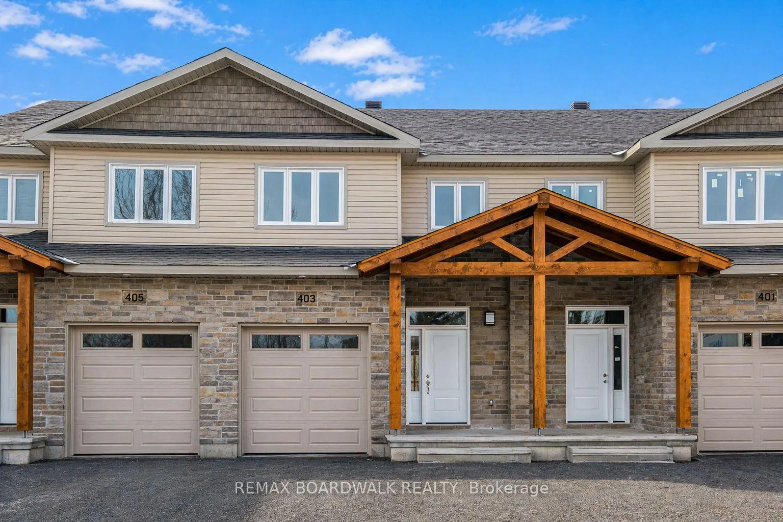 Photo of 343 Voyageur Place