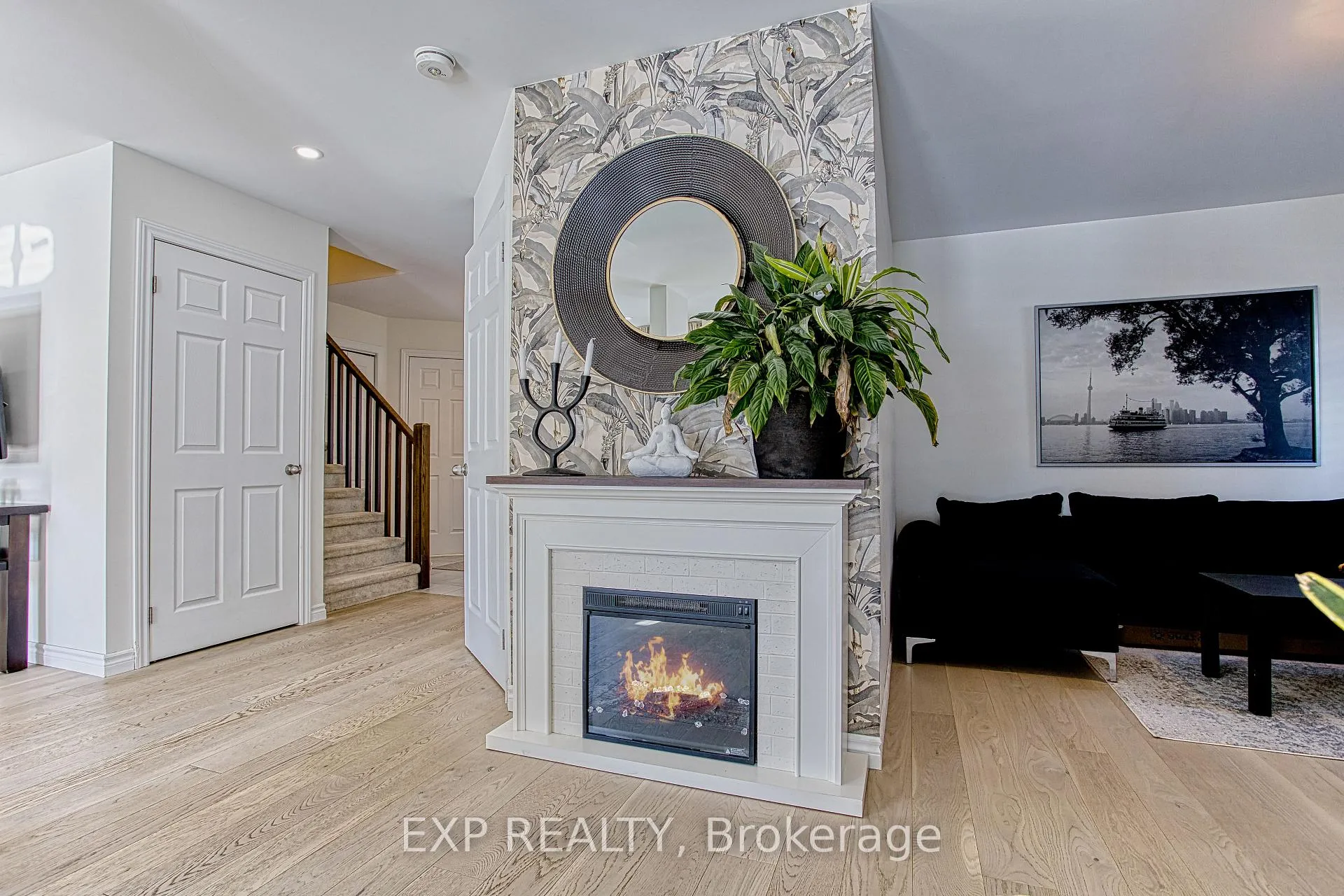 Photo 8 of 32 Hudson Drive, Haldimand — HOMEH